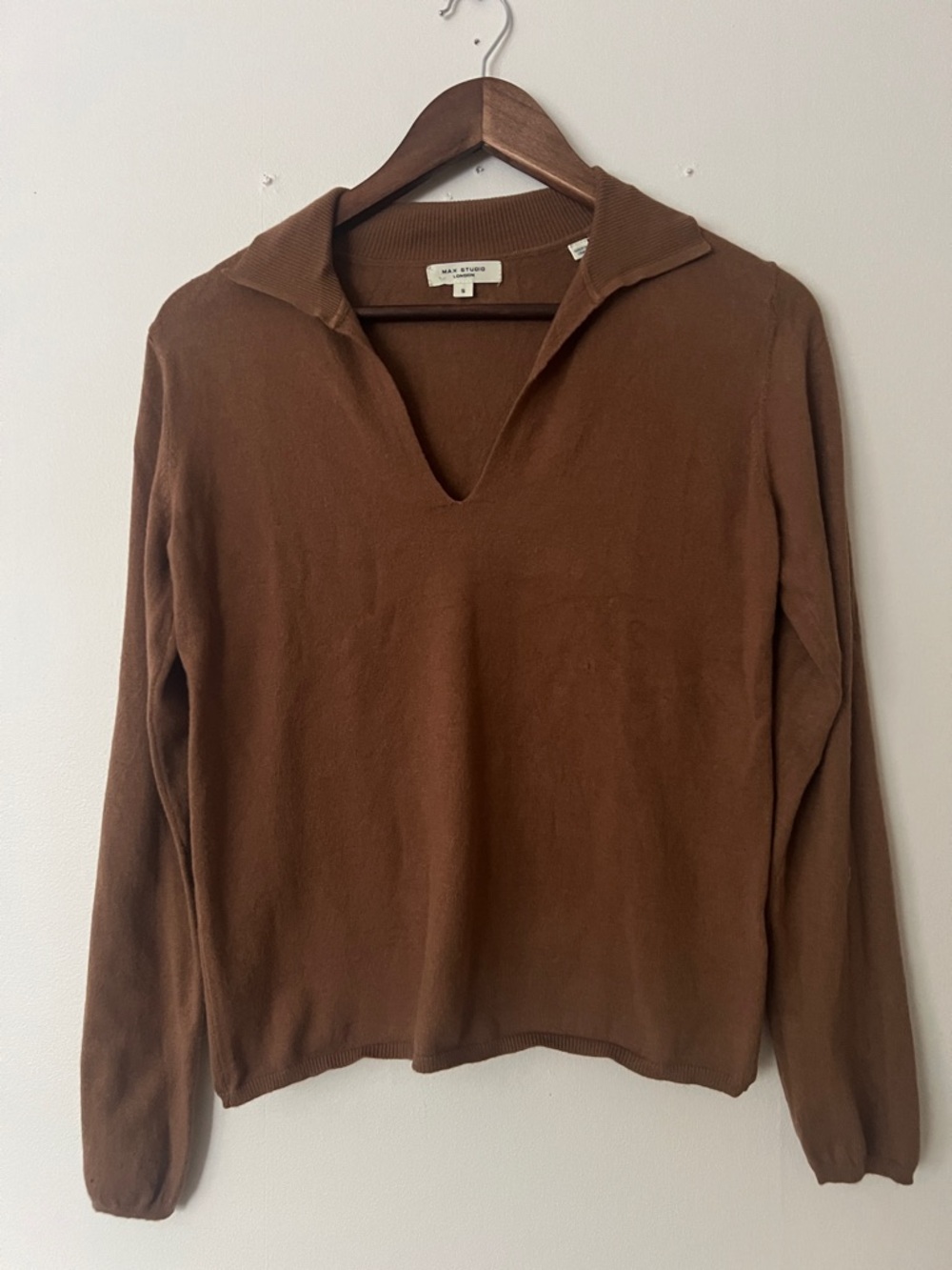 Max Studio London Women’s Soft Brown V-Neck Collared Sweater, Rayon, Size S.